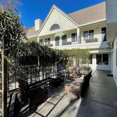 דיוויס Aggie Inn, Ascend Hotel Collection מראה חיצוני תמונה