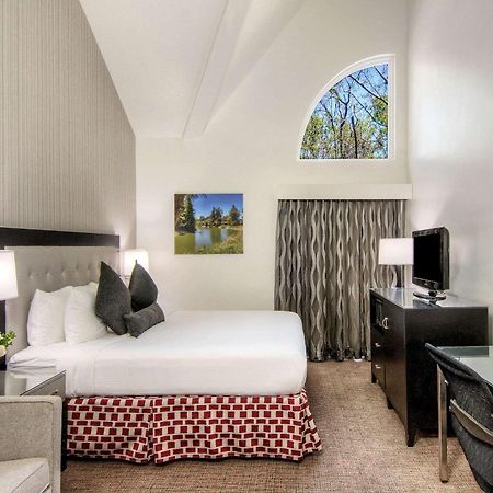 דיוויס Aggie Inn, Ascend Hotel Collection מראה חיצוני תמונה