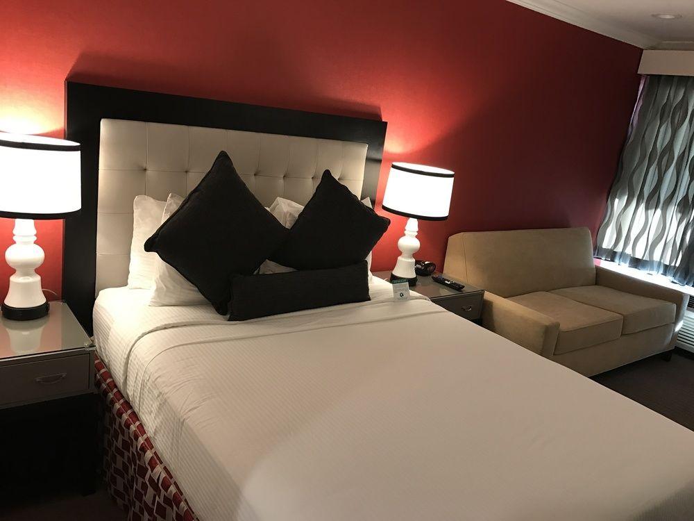 דיוויס Aggie Inn, Ascend Hotel Collection מראה חיצוני תמונה