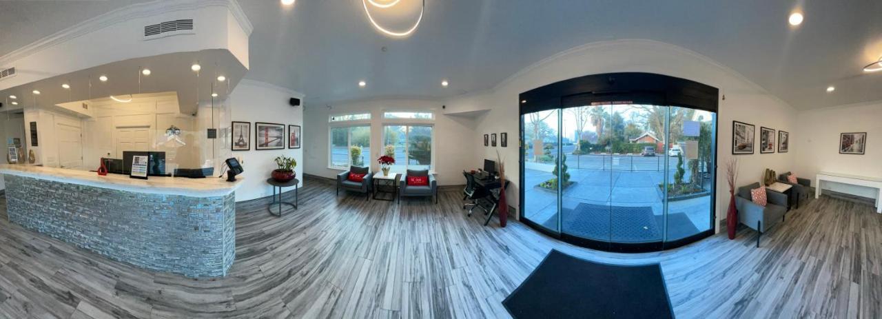 דיוויס Aggie Inn, Ascend Hotel Collection מראה חיצוני תמונה