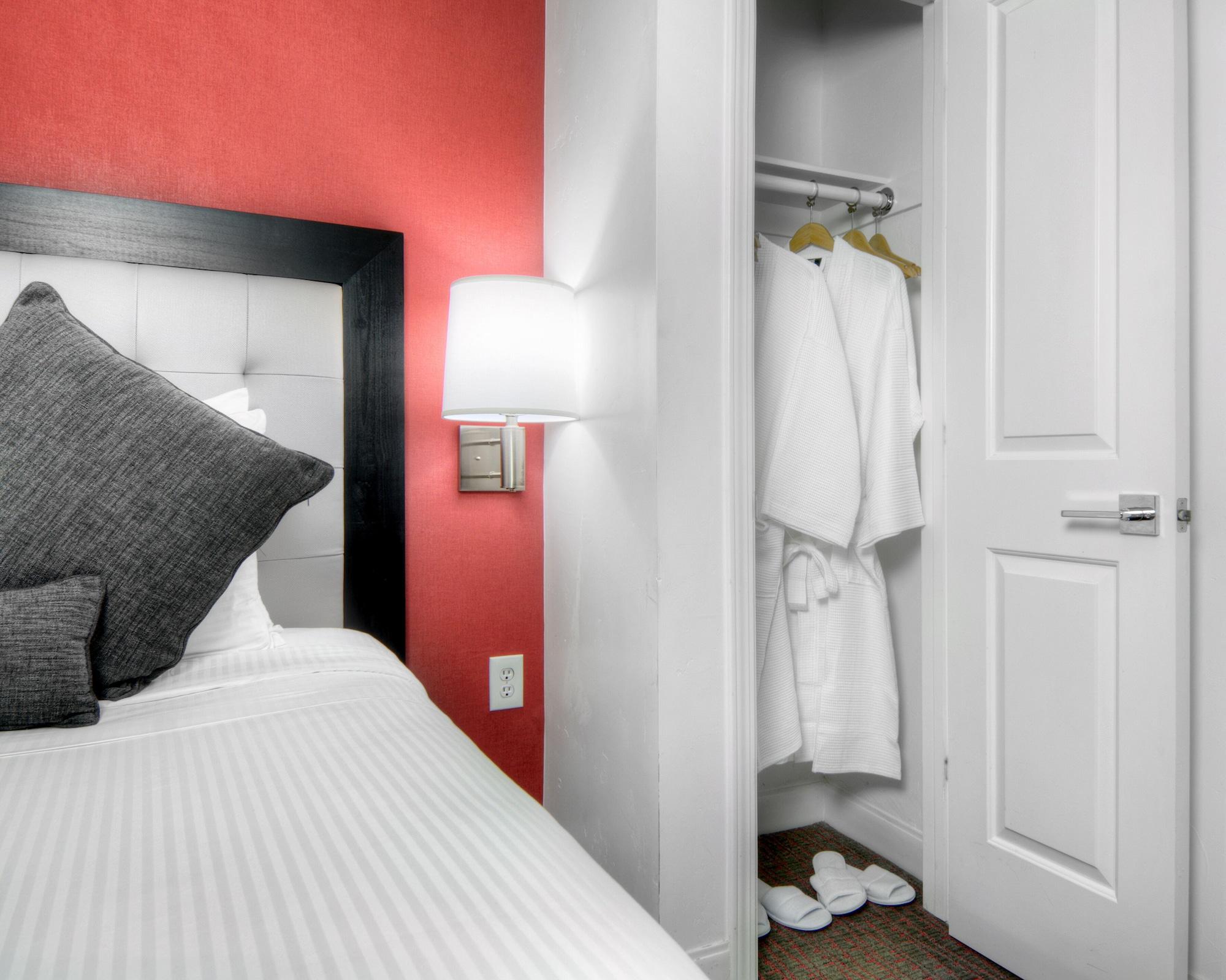 דיוויס Aggie Inn, Ascend Hotel Collection מראה חיצוני תמונה