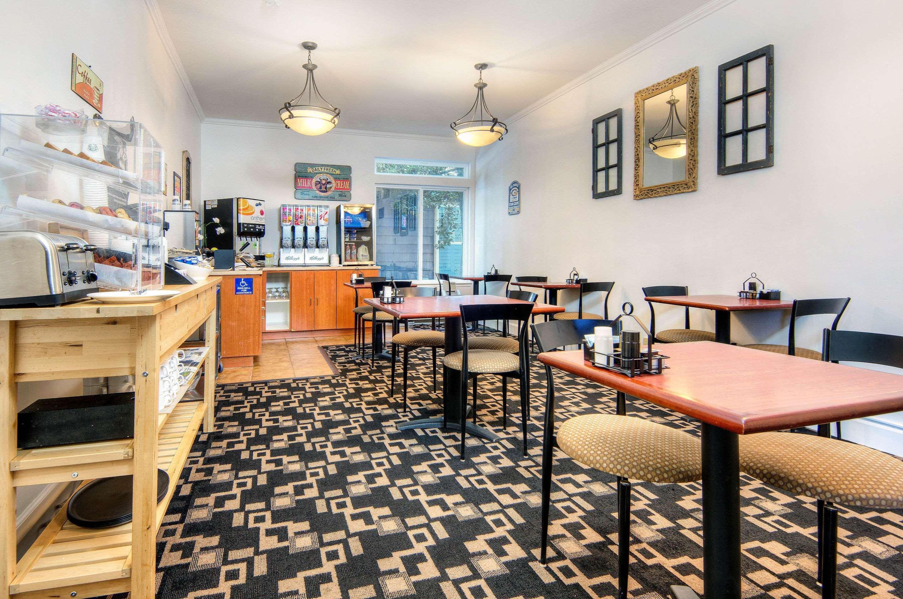 דיוויס Aggie Inn, Ascend Hotel Collection מראה חיצוני תמונה