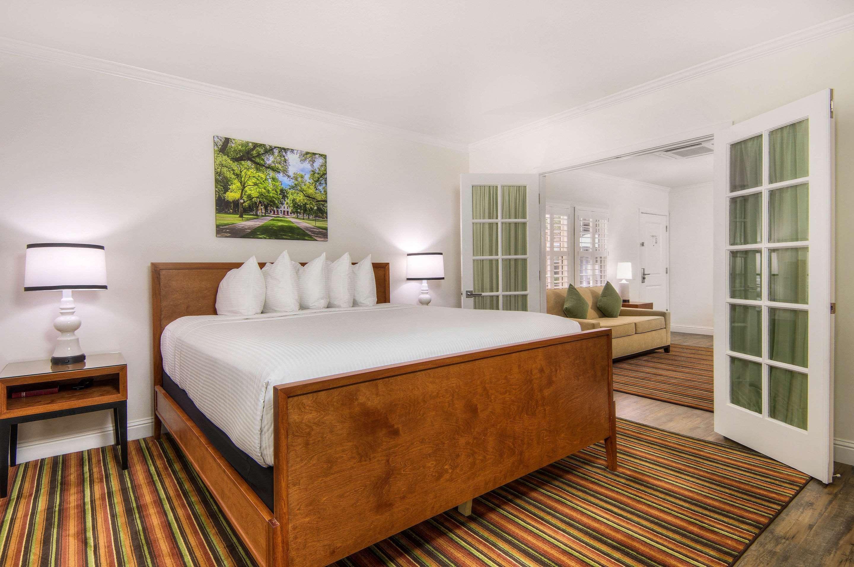 דיוויס Aggie Inn, Ascend Hotel Collection מראה חיצוני תמונה