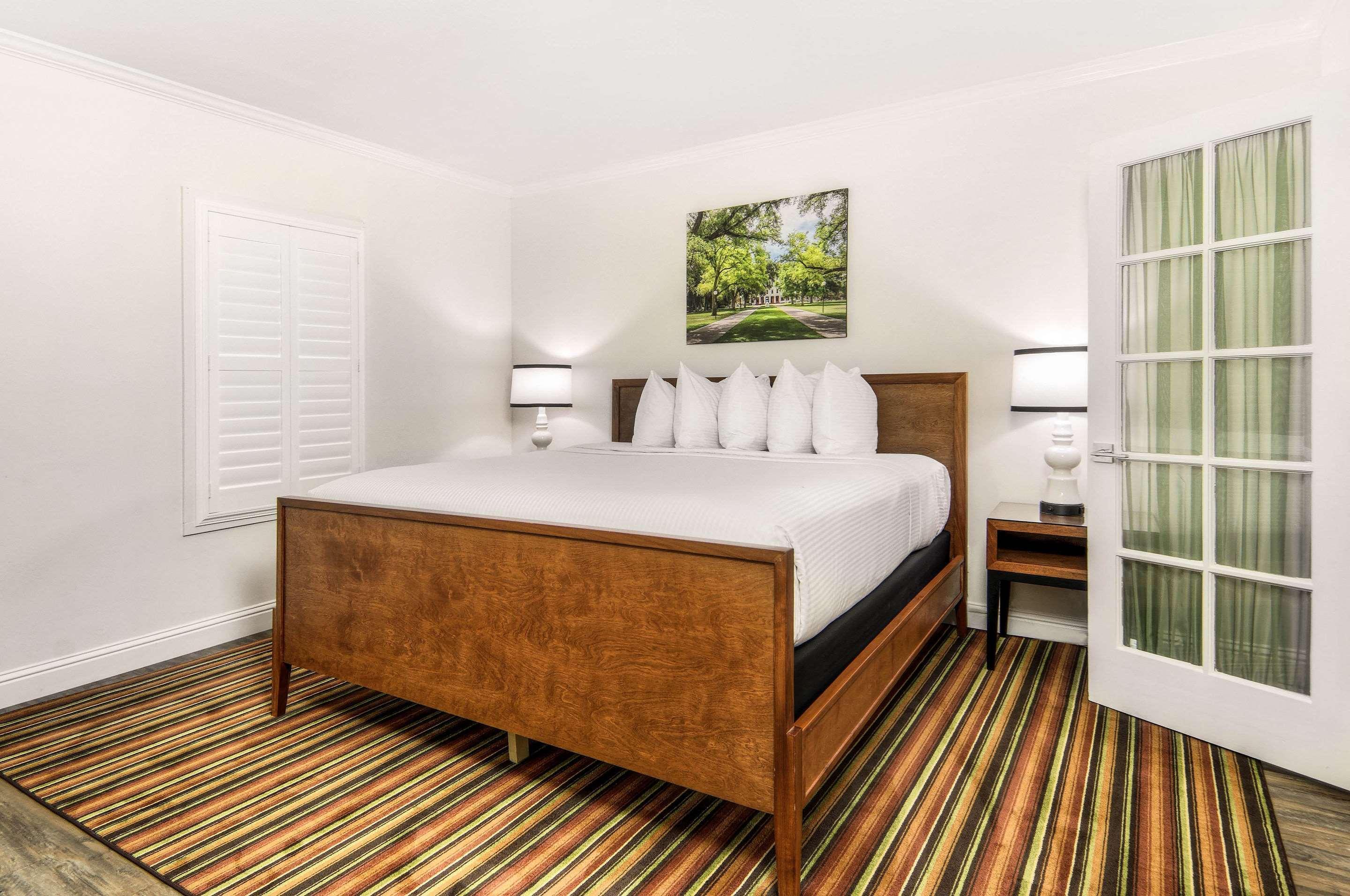 דיוויס Aggie Inn, Ascend Hotel Collection מראה חיצוני תמונה