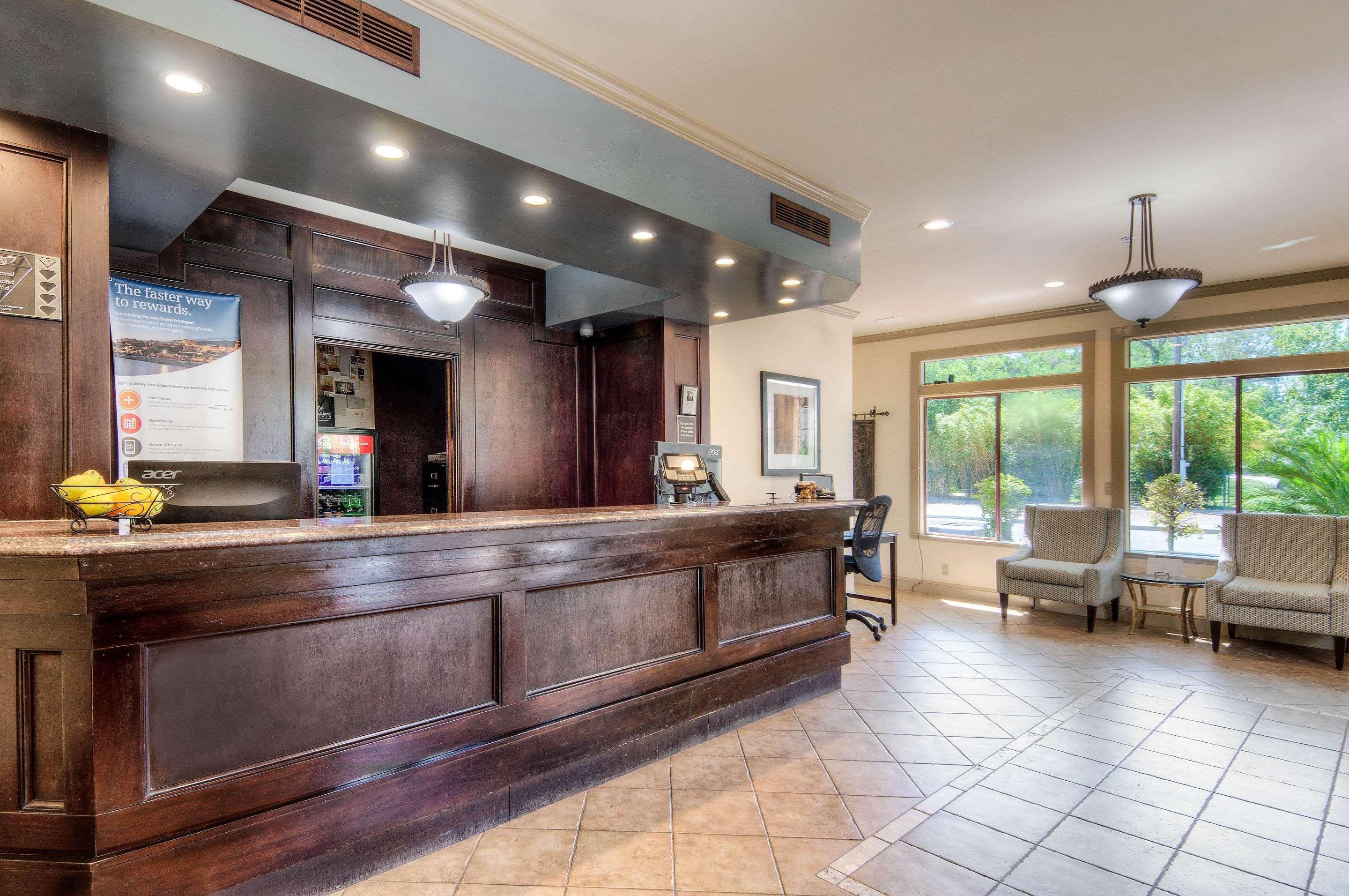 דיוויס Aggie Inn, Ascend Hotel Collection מראה פנימי תמונה