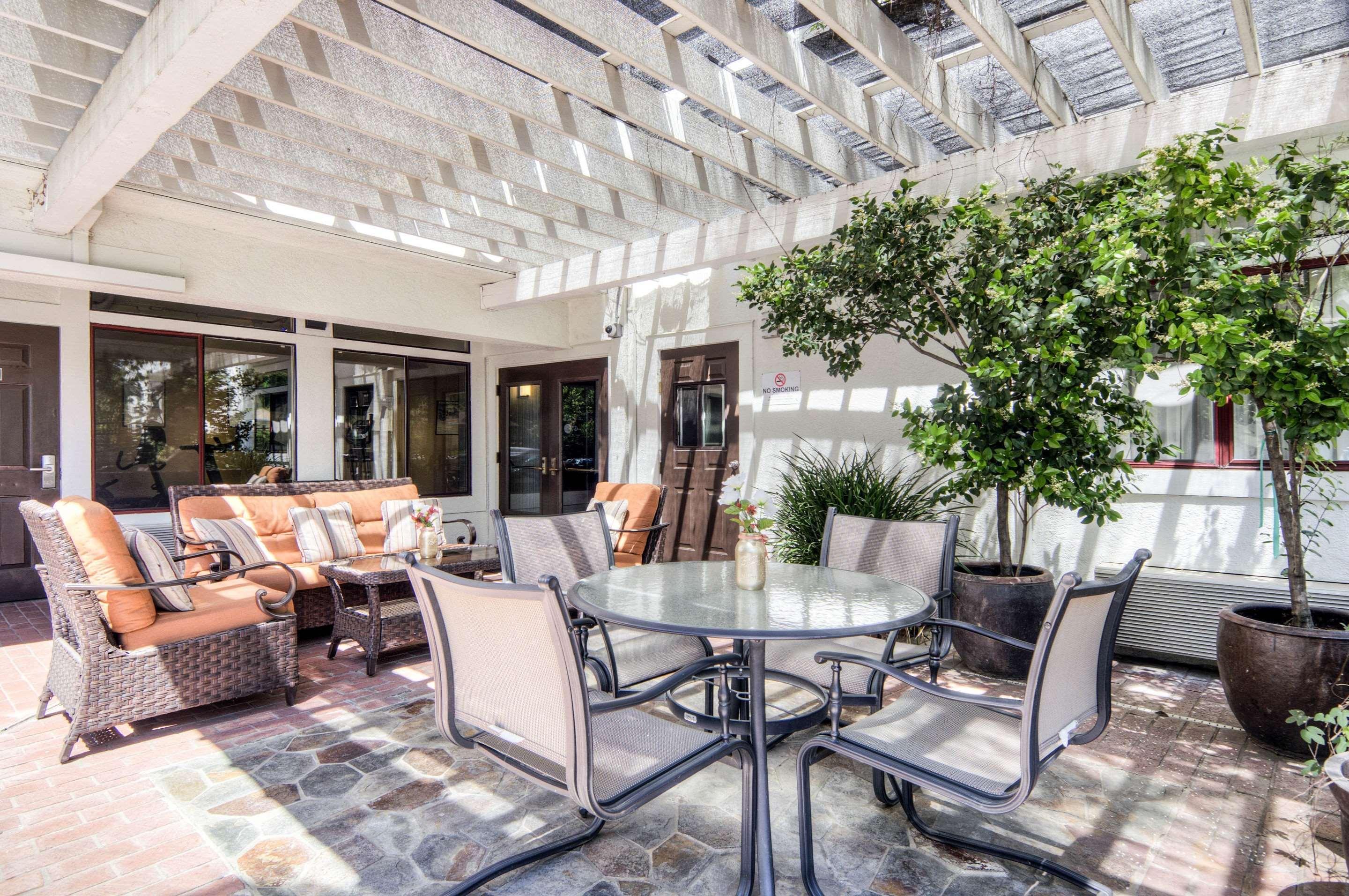 דיוויס Aggie Inn, Ascend Hotel Collection מראה חיצוני תמונה