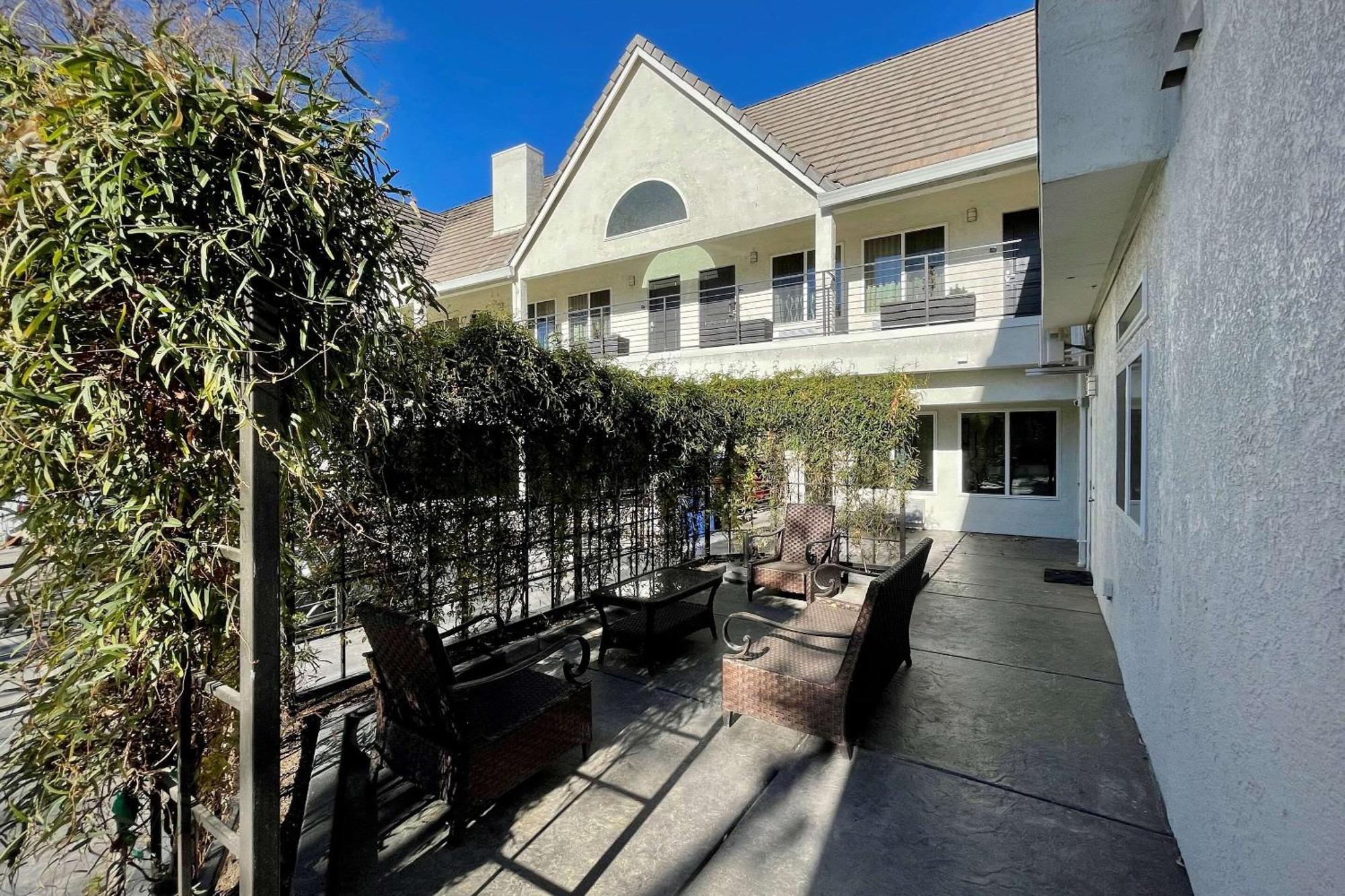 דיוויס Aggie Inn, Ascend Hotel Collection מראה חיצוני תמונה