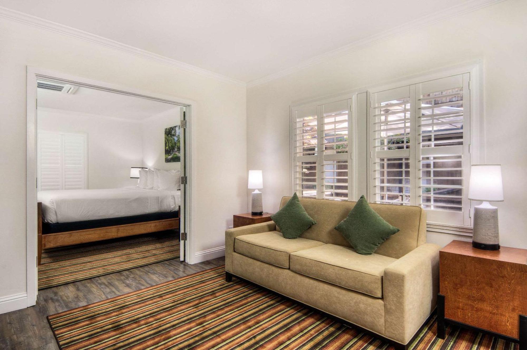 דיוויס Aggie Inn, Ascend Hotel Collection מראה חיצוני תמונה