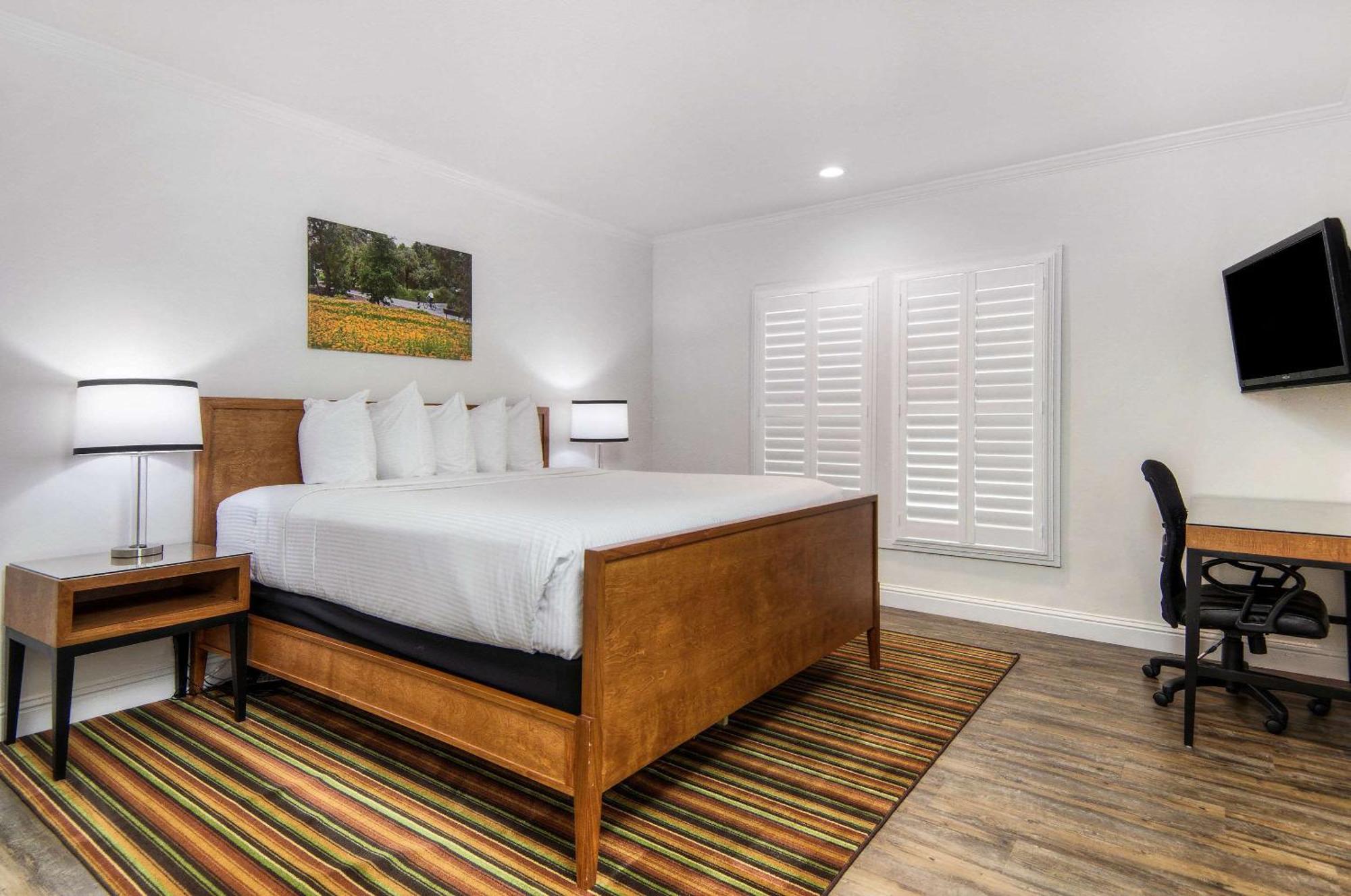 דיוויס Aggie Inn, Ascend Hotel Collection מראה חיצוני תמונה