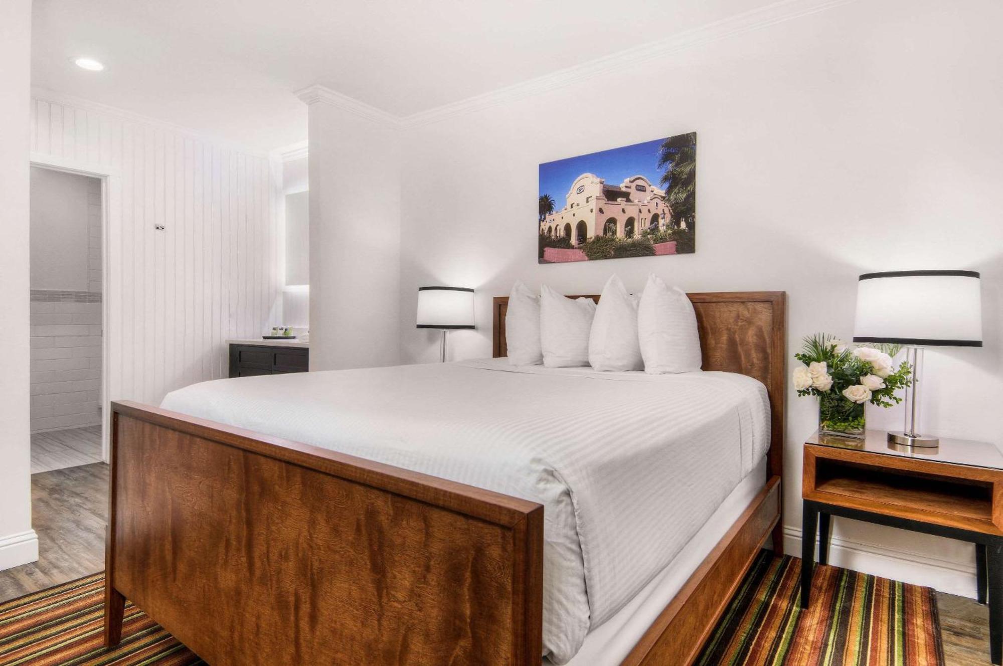 דיוויס Aggie Inn, Ascend Hotel Collection מראה חיצוני תמונה