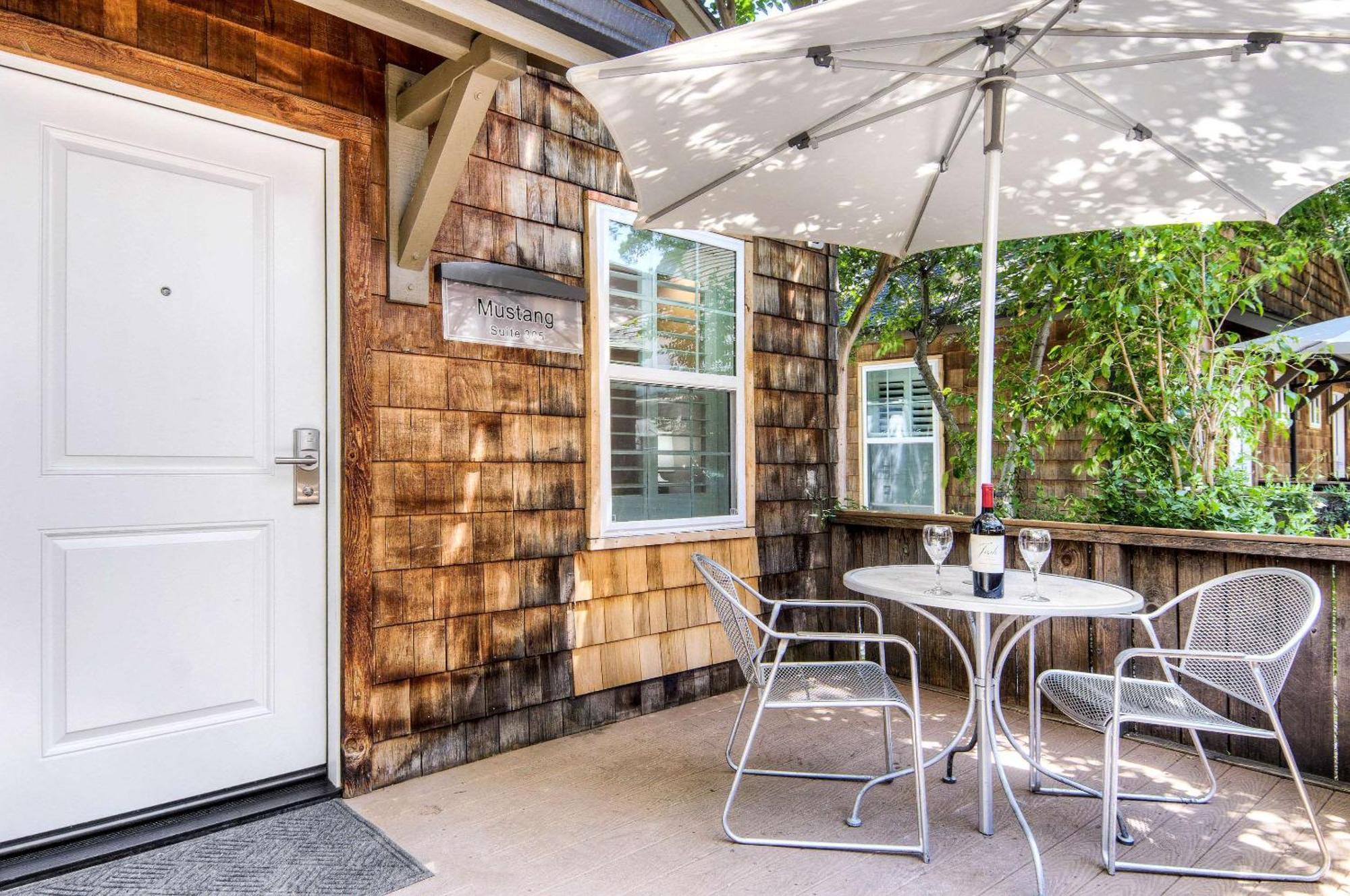 דיוויס Aggie Inn, Ascend Hotel Collection מראה חיצוני תמונה