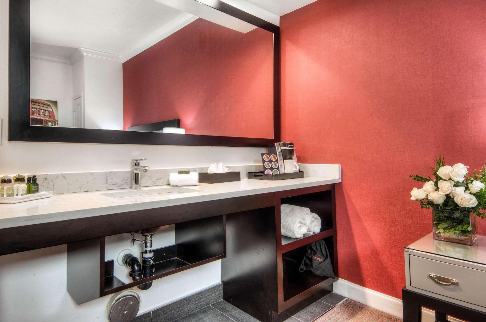 דיוויס Aggie Inn, Ascend Hotel Collection מראה חיצוני תמונה