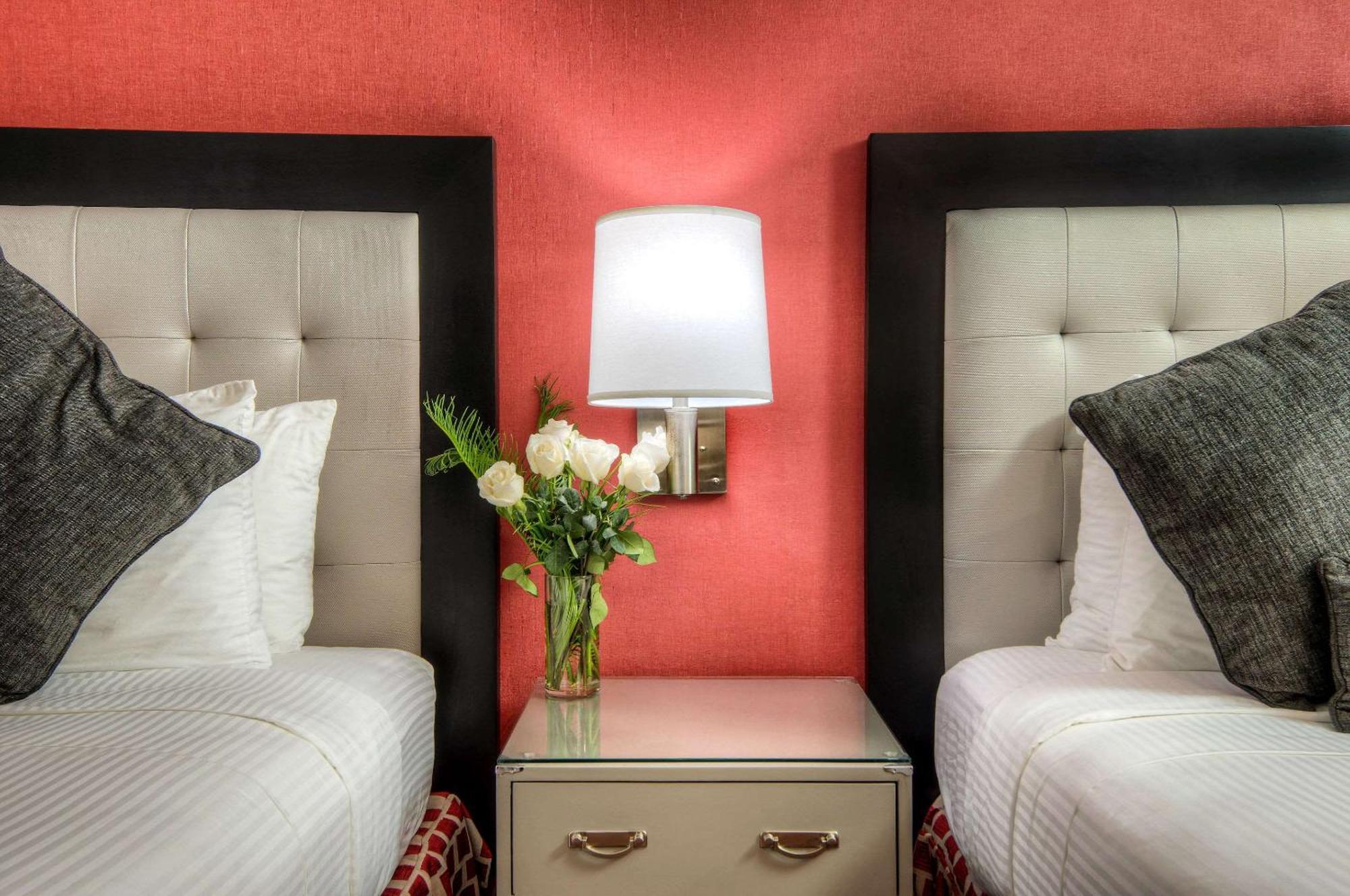 דיוויס Aggie Inn, Ascend Hotel Collection מראה חיצוני תמונה