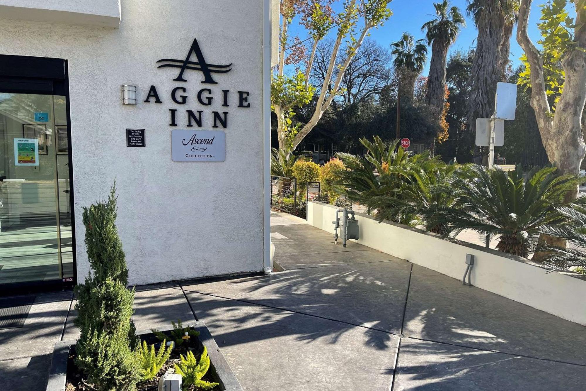 דיוויס Aggie Inn, Ascend Hotel Collection מראה חיצוני תמונה