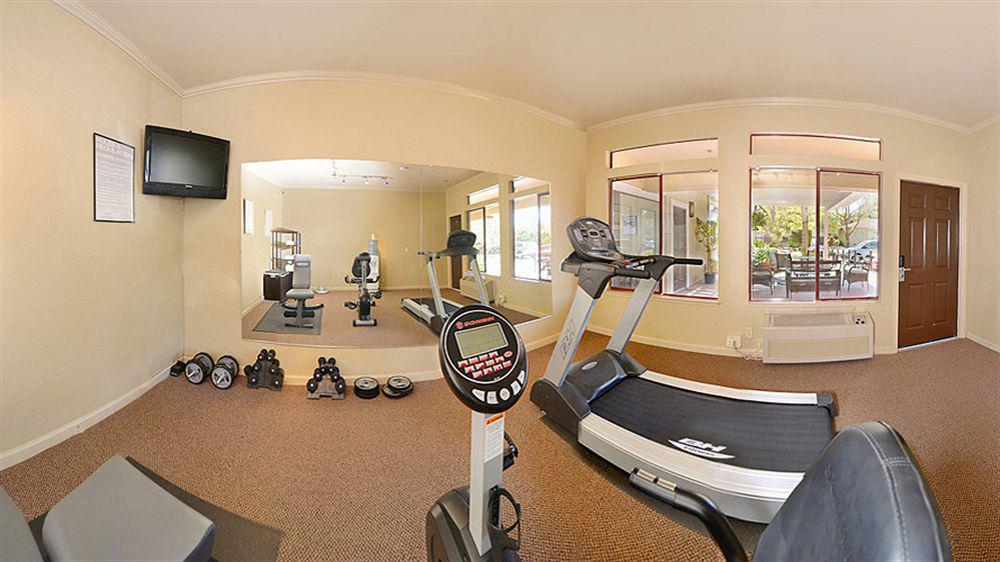 דיוויס Aggie Inn, Ascend Hotel Collection מראה חיצוני תמונה