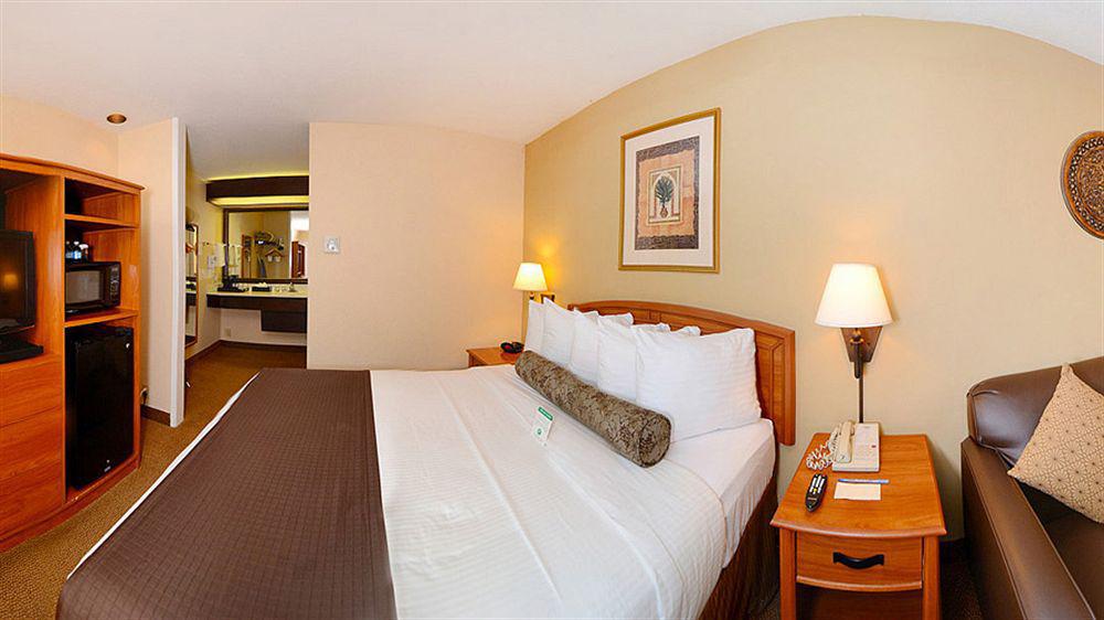 דיוויס Aggie Inn, Ascend Hotel Collection מראה חיצוני תמונה